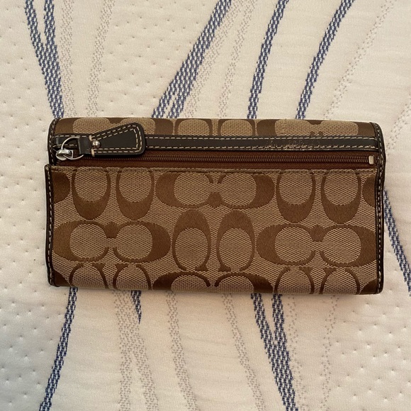 Coach Signature Soho Wallet - Picture 2 of 4